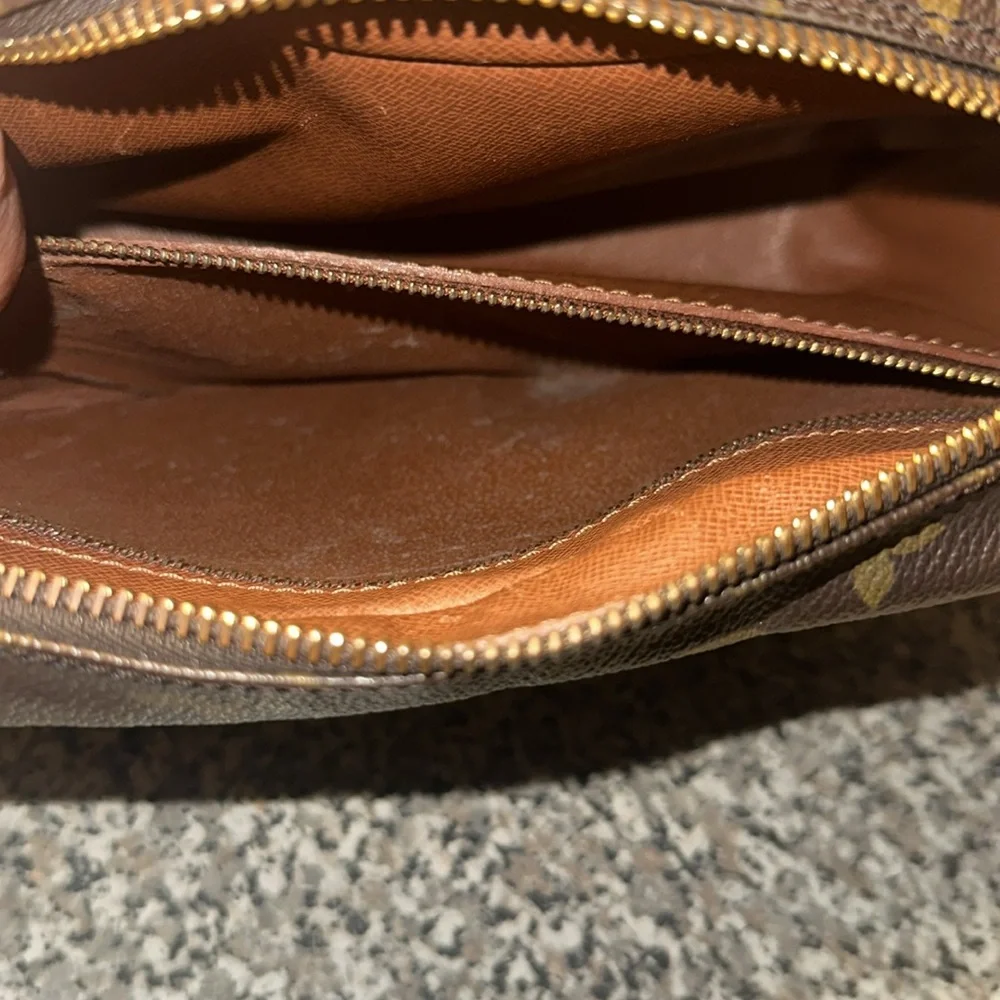 **SOLD**Louis Vuitton Trocadero 27 - Picture 9 of 16